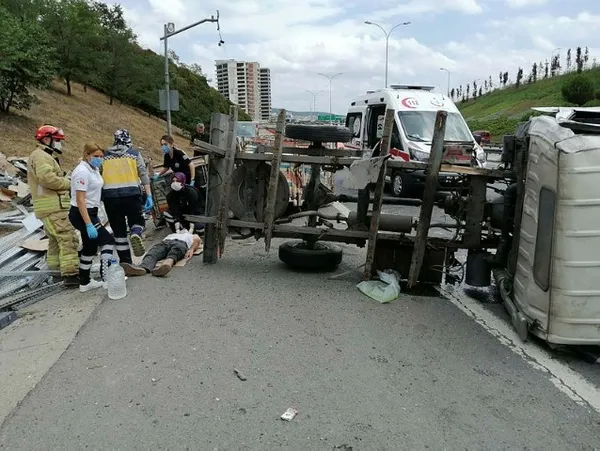 İstanbul'da feci kaza! Kamyon ikiye bölündü - 3