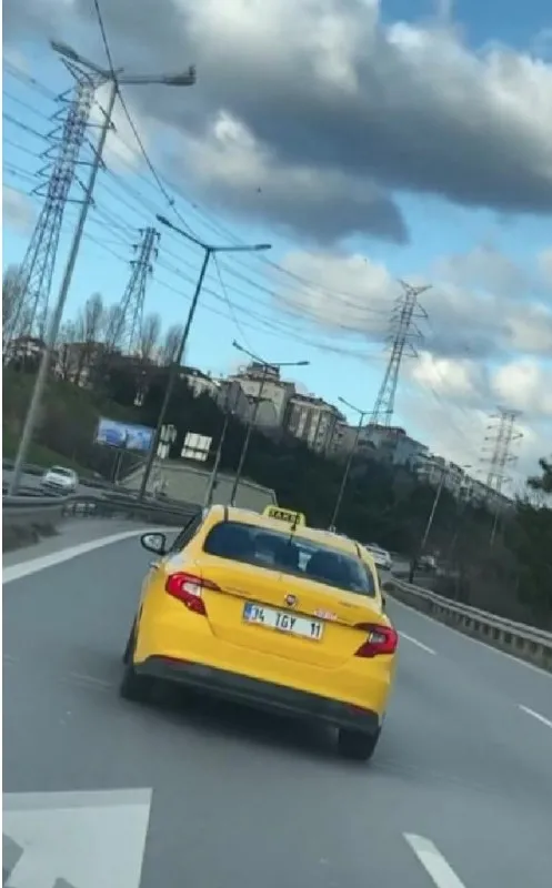 temde-taksici-kadin-surucuye-kabus-oldu-ciglik-cigliga-diger-suruculerden-yardim-istedim-1642497239572.jpg TEM'de taksici kadın sürücüye kabus oldu: Çığlık çığlığa diğer sürücülerden yardım istedim - 1