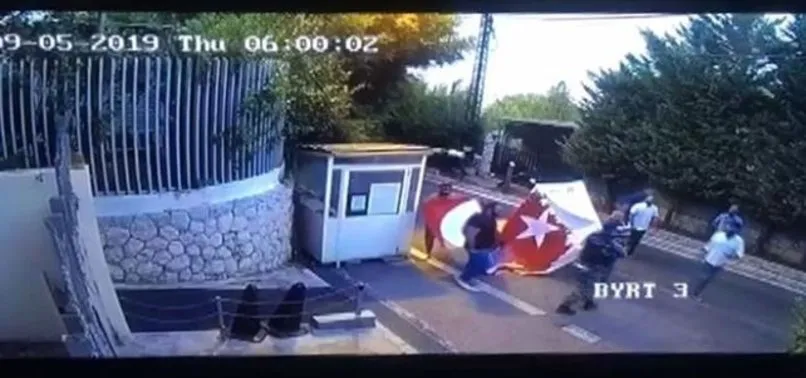 Türkiye'nin Beyrut Büyükelçiliği'ne küstah pankart