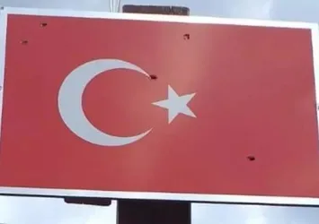 Antalya'da Türk bayrağına alçak saldırı