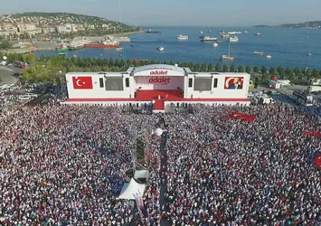 CHP mitinginde kaç kişi vardı?