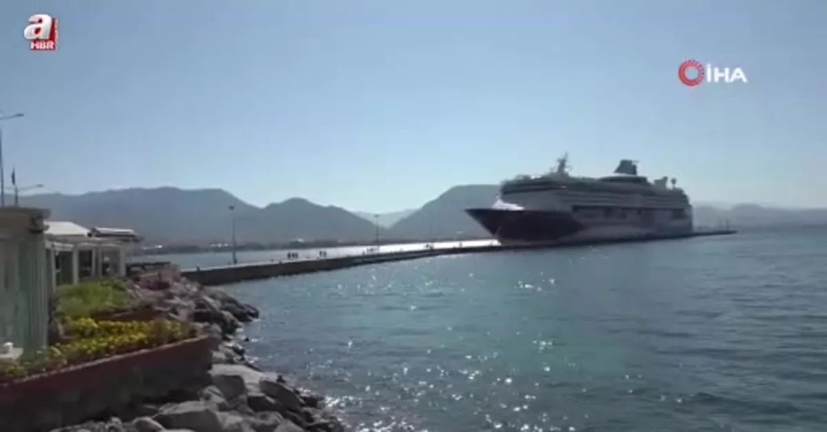 Dev gemi Alanya'ya iskelesine demirledi