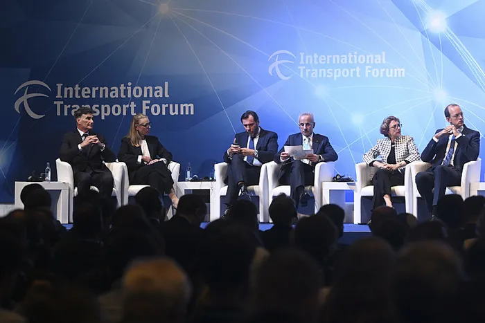 Bakan Uraloğlu’ndan Kalkınma Yolu Projesi vurgusu: Bütün Avrupa’ya ulaşacağız | A Haber’e özel konuştu!