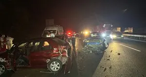 4 aracın karıştığı zincirleme kazada 6 kişi yaralandı