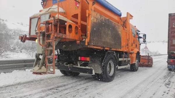 karayollari-genel-mudurlugu-kapanan-yollari-duyurdu-istanbuldan-cikacaklar-dikkat-iste-trafige-durdurulan-guze-1643040748452.jpg Karayolları Genel Müdürlüğü kapanan yolları duyurdu! İstanbul'dan çıkacaklar dikkat! İşte trafiğe durdurulan güzergahlar... - 5