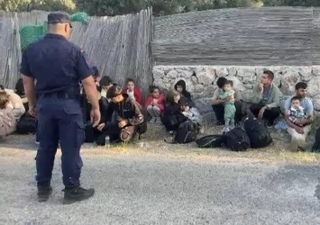 Ayvacık'ta 30 kaçak göçmen yakalandı