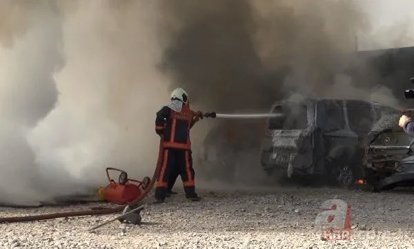 Ankara'da park halindeki 6 araç alev alıp yandı 4