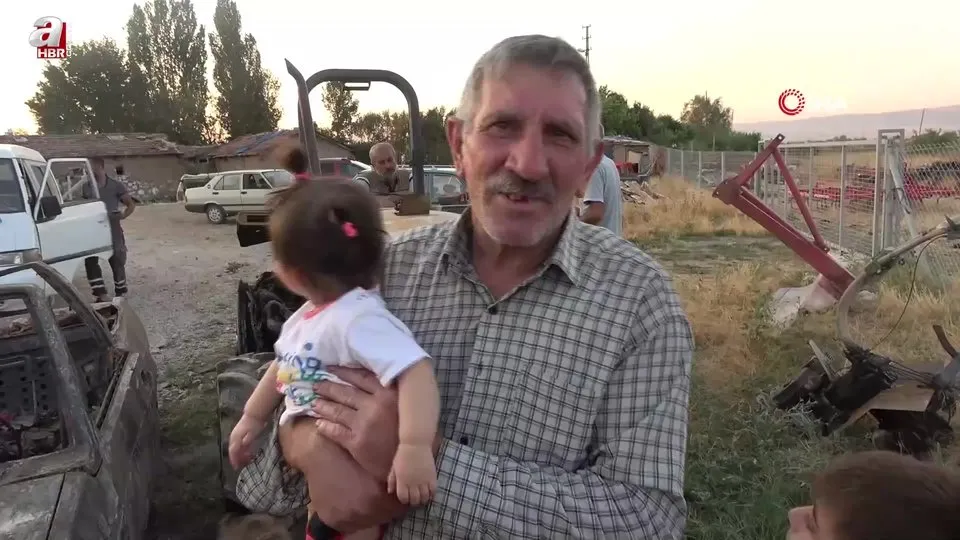 Ev, traktör ve otomobili yanan çift 4 torunuyla yuvasız kaldı