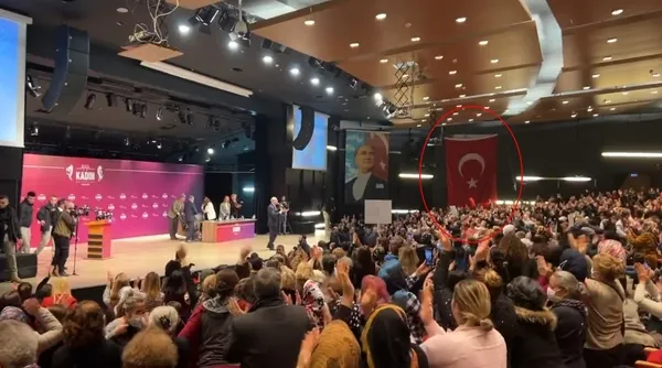 chpnin-baskan-erdogan-hazimsizligi-fotografinin-uzerini-turk-bayragi-ile-kapattilar-1671918772582.jpg CHP'nin Başkan Erdoğan hazımsızlığı: Portresinin üzerini Türk bayrağı ile kapattılar - 5
