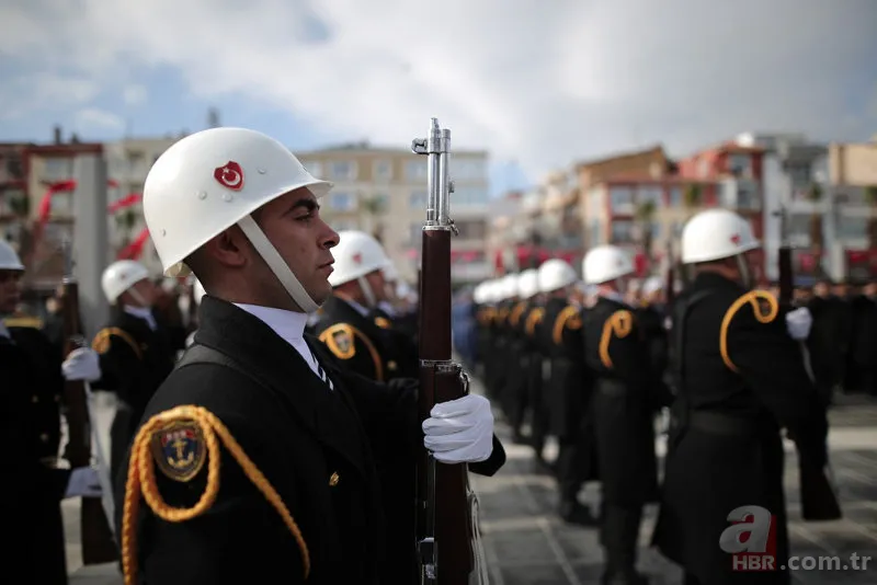 Çanakkale Zaferi'nin 108. yıl dönümü! "Çanakkale geçilmez" yazılı altın madalya Türk bayrağına takıldı 1
