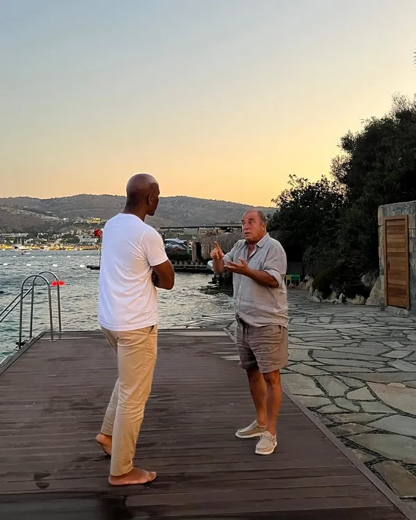 fatih-terim-dunyaca-unlu-futbolcuyu-muglada-agirladi-tesekkur-ederim-evlat-1659726461891.jpg Fatih Terim dünyaca ünlü futbolcuyu Muğla'da ağırladı: Teşekkür ederim evlat - 1