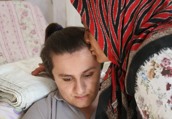 mersinde-dehsete-dusuren-olay-engelli-gence-tekme-tokat-saldirdilar-1670071171474.jpg Mersin’de dehşete düşüren olay! Engelli gence tekme tokat saldırdılar - 5