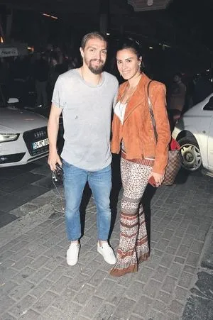 Caner Erkin’e eski eşinden gönderme - 1