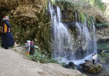 Değirmenaltı Şelalesi sesi ve görüntüsüyle mest ediyor!