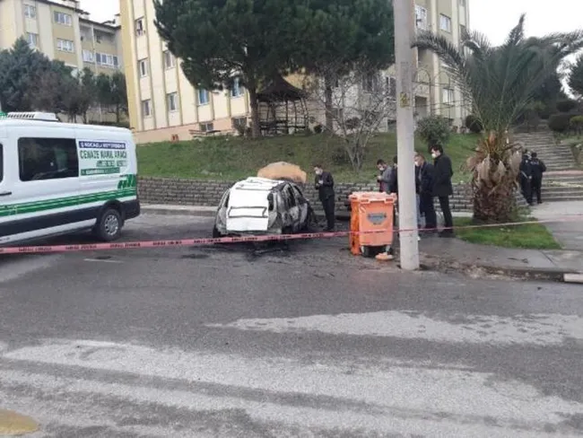 Kocaeli'de park halinde yanan araçta ceset bulundu! - 3