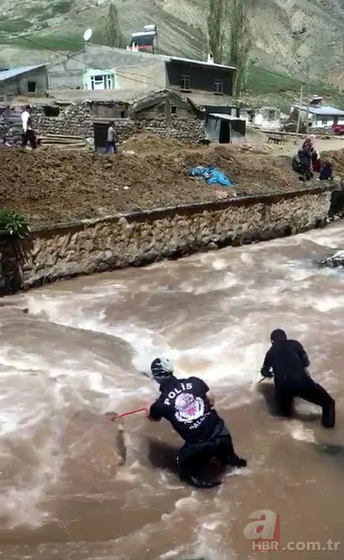 Babaya gösterdiler, yıkıldı! O anlar ortaya çıktı.