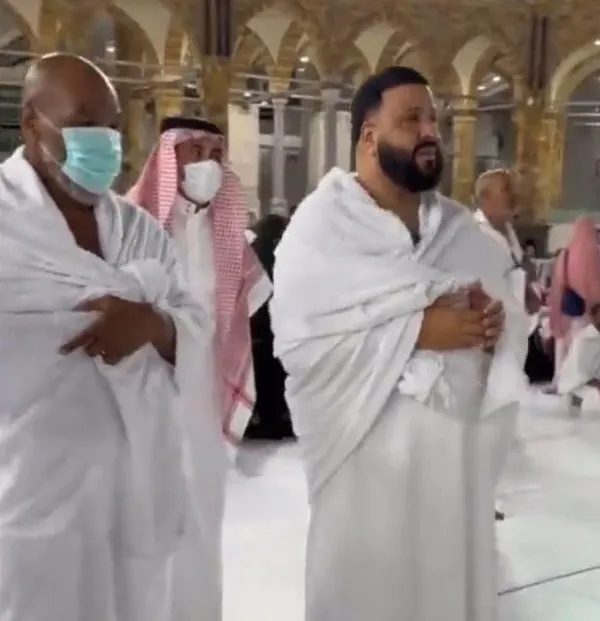 mike-tyson-ve-dj-khaled-umreye-gitti-kabeyi-gorunce-goz-yaslarini-tutamadi-1670850223304.jpeg Mike Tyson ve DJ Khaled Umre’ye gitti! Kabe'yi görünce göz yaşlarını tutamadı - 1