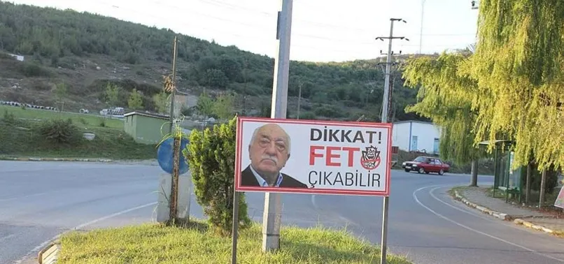 Ferizli Belediyesi'nden 'Dikkat FETÖ çıkabilir' yazılı levha