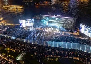 Tayland yeni yıla renkli girdi