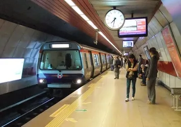 İstanbul metrosunda nikah dönemi
