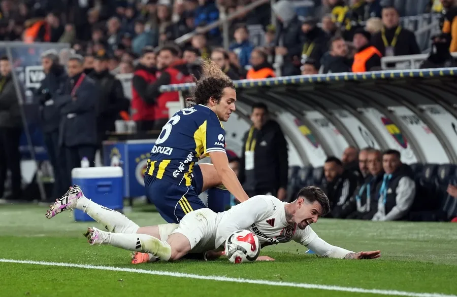 kadikoyde-gol-yagmuru-fenerbahce-gaziantep-fkyi-maglup-etti-1773775661042.jpg Kadıköy’de gol yağmuru! Fenerbahçe Gaziantep FK'yı mağlup etti - 3