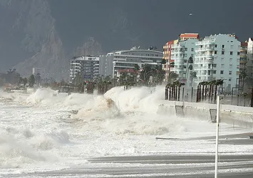Antalya için tam fırtına uyarısı yapıldı