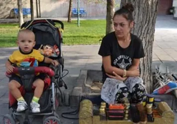 Kentin tek kadın ayakkabı boyacısı