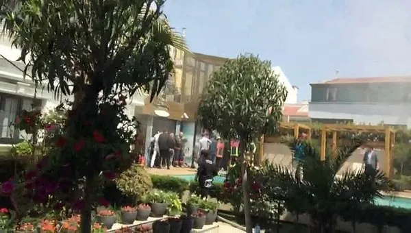 Sultanahmet'te otelde yangın: Mahsur kalanlar var - 1
