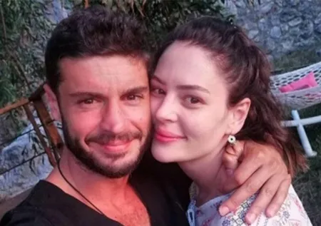 Kuruluş Osman'ın Malhun Hatun'u Yıldız Çağrı Atiksoy ve Berk Oktay’ın nikah davetiyesi ortaya çıktı! Davetiyede alkışlanacak detay