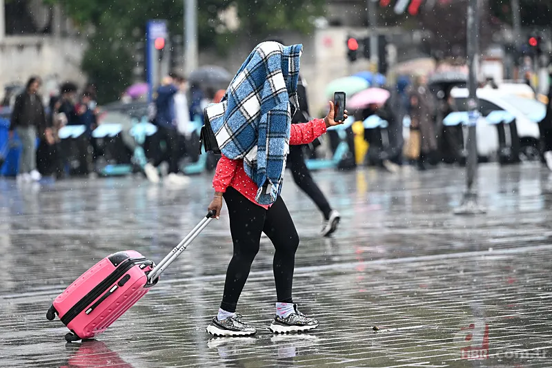 24 saatte hava buz kesecek! Yeni soğuk hava dalgası geldi: İstanbul, Ankara, İzmir... Şemsiye ve mont şart 3