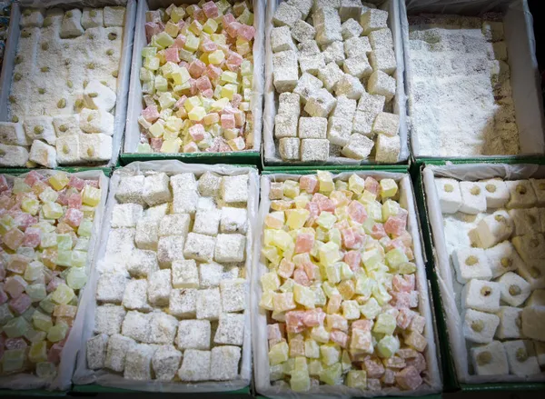 1681891564321.jpg Asrın felaketinde kısmen hasar görmüştü! Tarihi Maraş Çarşısı’nda bayram yoğunluğu - 6