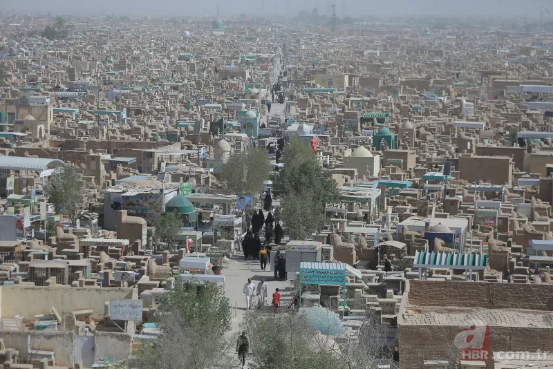 Dünyanın en büyük mezarlığı! Kurban Bayramı'nda böyle görüntülendi 5