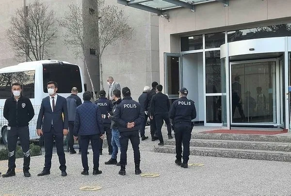 Darbeci amirallerin WhatsApp konuşmaları ortaya çıktı: Borsa kapanmadan beni de dahil et - 2