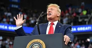 Donald Trump evanjelistlere göz kırptı