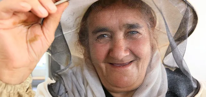 Vanlı kadın arıcılar bal hasadını yaptı
