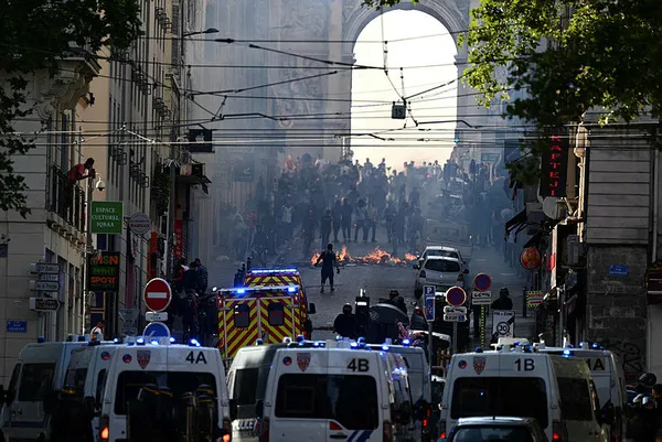 Fransa’daki protestolarda çarpıcı gerçek! Sokaklardaki kişiler aslında kim? A Haber Paris sokaklarında...