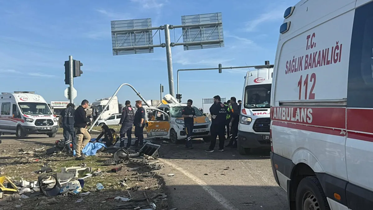 Diyarbakır'da katliam gibi kaza! Ölü ve yaralılar var | O anlar kamerada