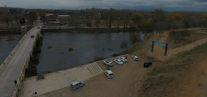 Tunca Nehri kıyısında yürüyüş yoluna aydınlatma direkleri dikilmesine çevrecilerden tepki