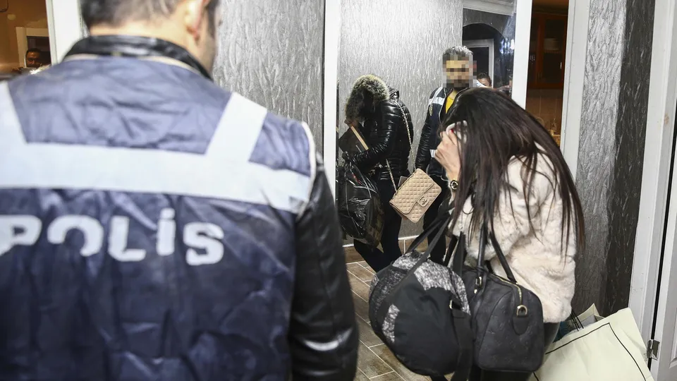 Fuhuşa masaj salonu maskesi! Polis operasyon düzenledi