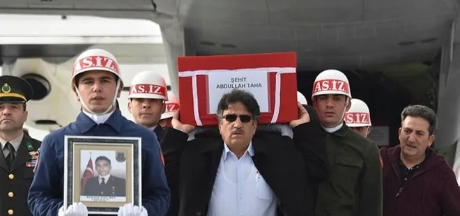 Şehit babası oğlunun tabutunu omzunda taşıdı