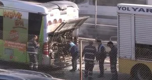 Metrobüsten yükselen dumanlar korkuttu