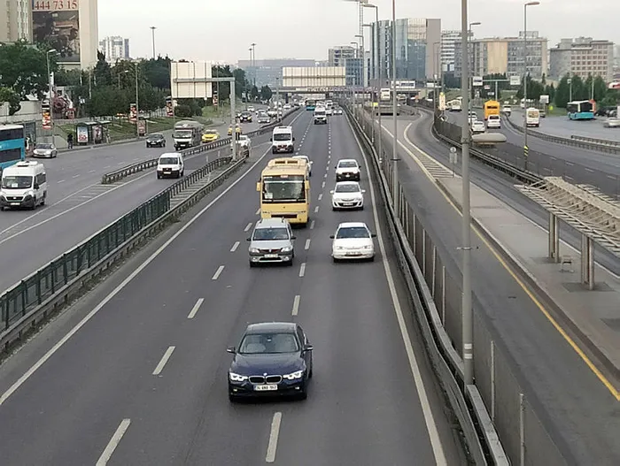 ‘YKS kısıtlaması' sonrasında İstanbul haftaya yoğunlukla başladı - 2