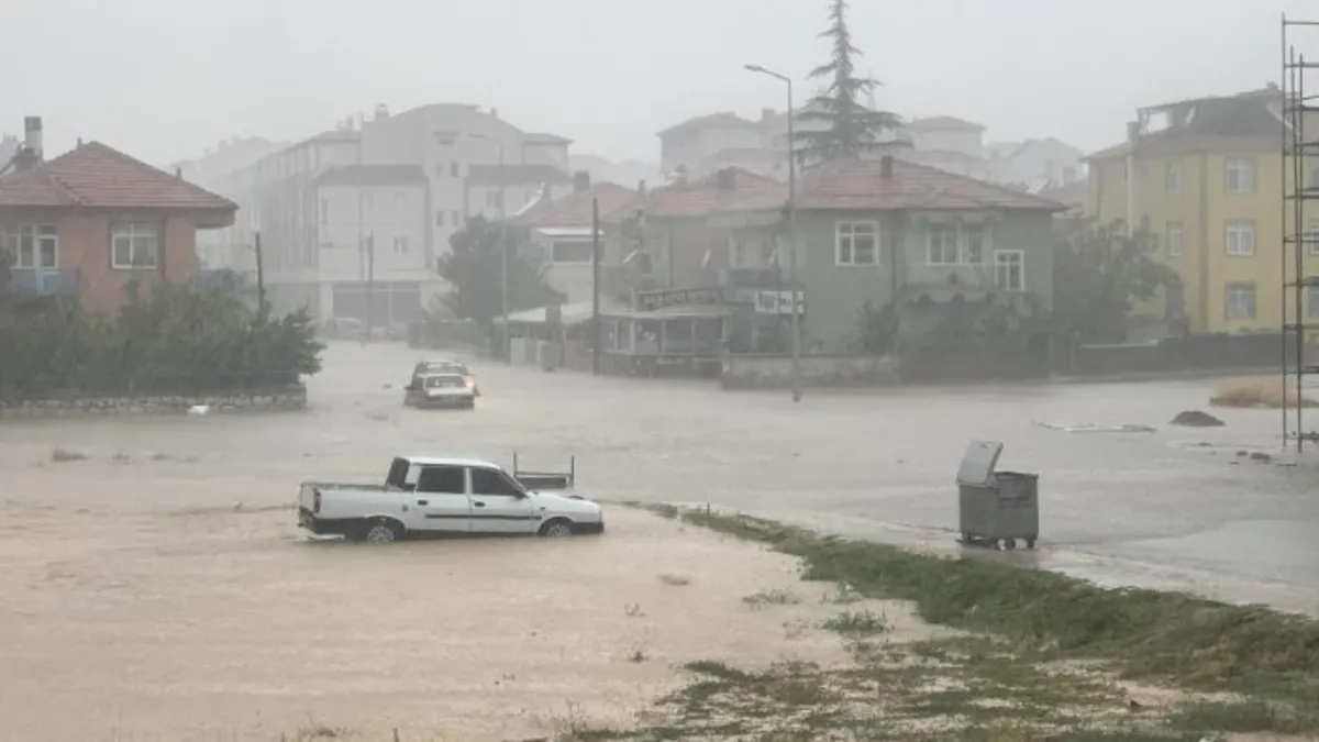 Karaman'da sağanak felakete döndü! Ev ve iş yerleri sular altında kaldı