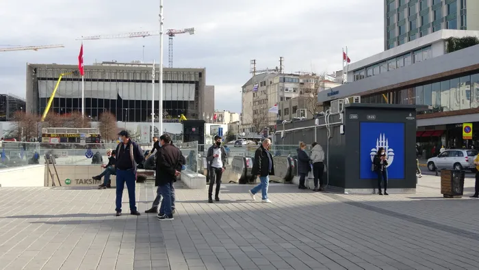 Son dakika: Ekrem İmamoğlu vatandaşa verdiği sözü tutmadı! İBB’nin tarihi Taksim Meydanına koyduğu ATM’ler büyük tepki çekti - 3