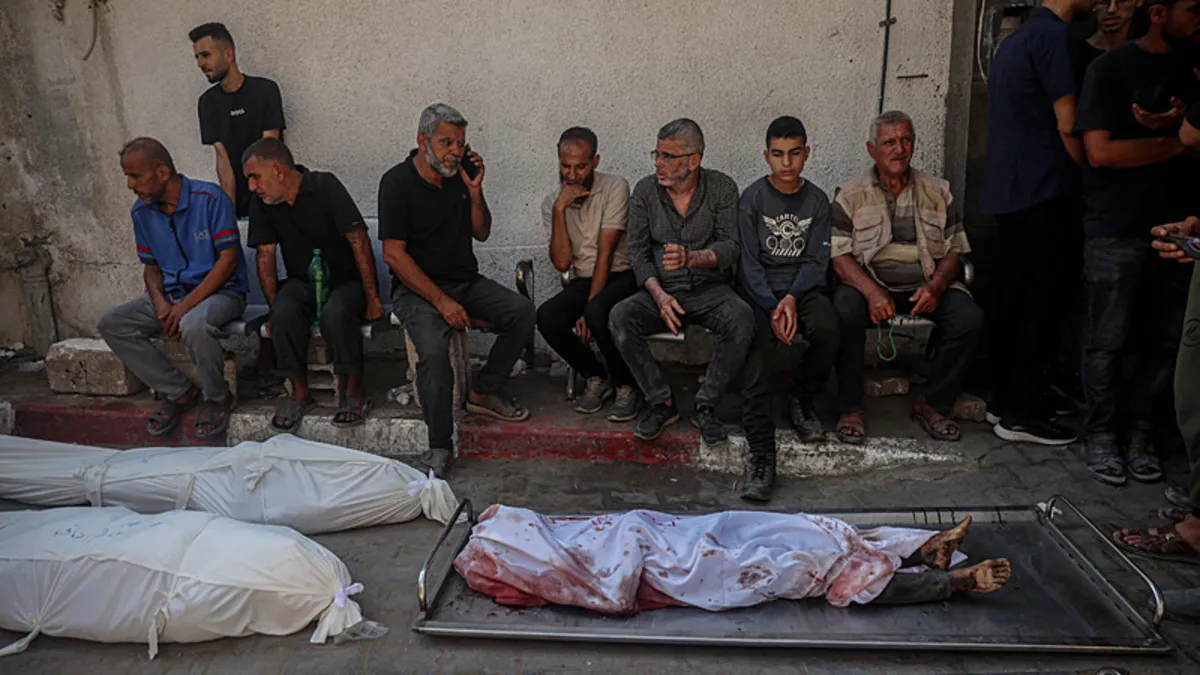 Katil İsrail Gazze'de su dağıtım noktasına saldırdı: 10 ölü