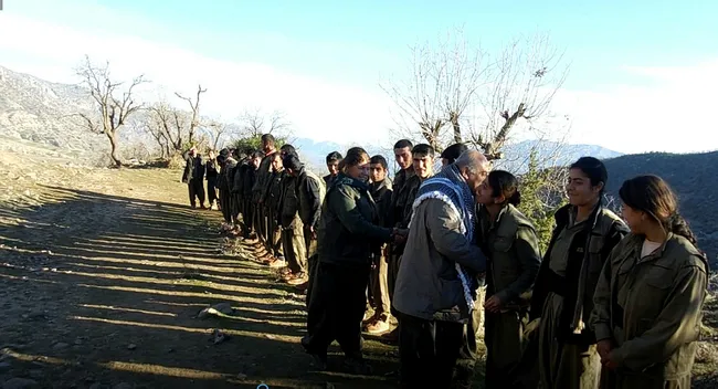 pkknin-elindeki-yabanci-cocuklara-bati-seyirci-kaldi-5-ila-7-yil-icinde-yeni-nesil-radikal-savascilar-ortaya-cikabilir-1621244870645.jpg PKK'nın elindeki yabancı çocuklara Batı seyirci kaldı! 5 ila 7 yıl içinde yeni nesil radikal savaşçılar ortaya çıkabilir - 5