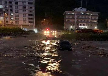 Son dakika: Giresun'da dere taştı 200 kişi mahsur kaldı: Bölgedeki vatandaşların tahliyesine yönelik çalışmalar sürüyor