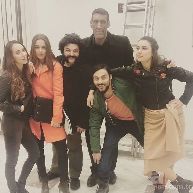 İçerde dizisinin Minik'i Seyithan Özdemir ekip arkadaşları Bensu Soral...