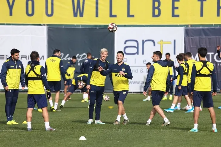 Ersun Yanal'dan flaş karar! İşte Gaziantep FK-Fenerbahçe maçı muhtemel 11'leri!