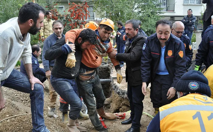 Ankara'da kanalizasyon çalışmaları sırasında göçük! - 1